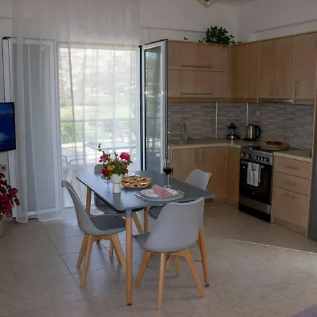 Appartamento Maistro With Pool, *
