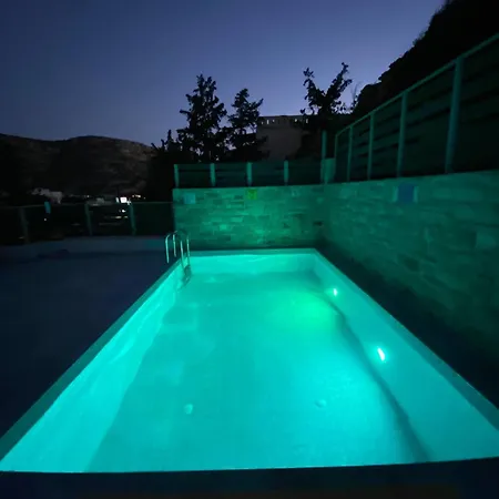 Maistro With Pool, Appartamento Matala
